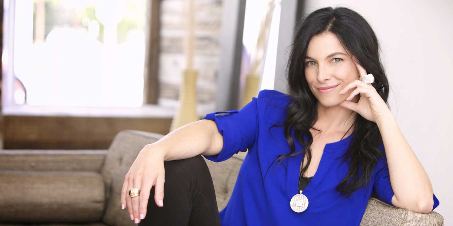 Niurka is a transformational coach, motivational speaker, and author with an uplifting message to share.