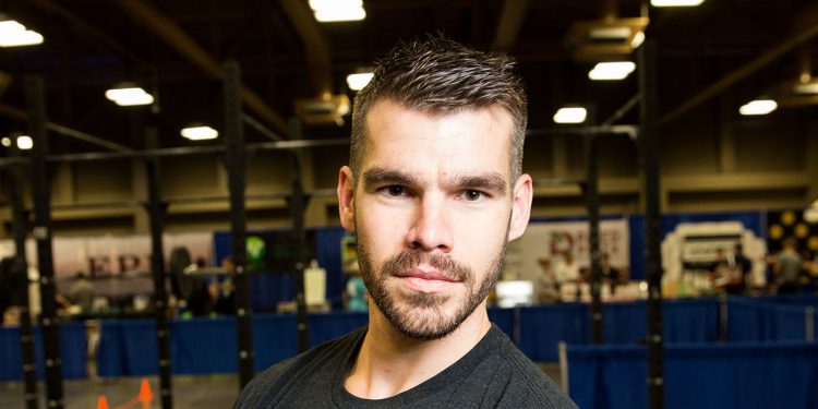 Ryan Munsey is a former model, personal trainer, and health expert from Natural Stacks