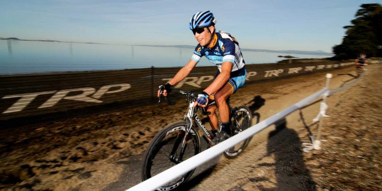 Christopher Kelly is a hedge fund software engineer turned professional cyclist, integrative health expert, and top-ranking podcaster. He shares with us how optimal health can be "engineered."