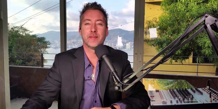 Jeff Berwick is a libertarian and anarchocapitalist blogger, the creator of The Dollar Vigilante, Anarcho Podcast, and Anarchapulco. We sat down to understand his views - and his gameplan for when shit hits the fan.