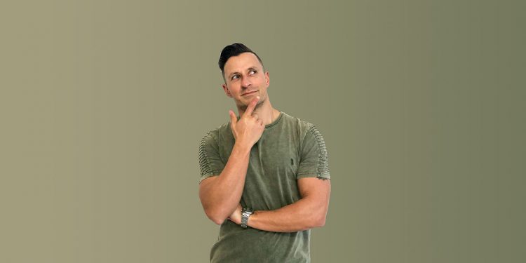 In this episode with Steve Glaveski, we talk about what it takes to transition into entepreneurship, as well as how to actually start making the jump.